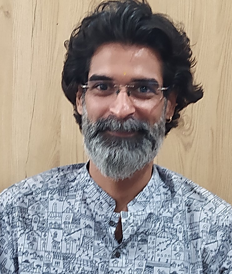 Mr. Prateek Keswani, Yoga Teacher, Yoga Niketan